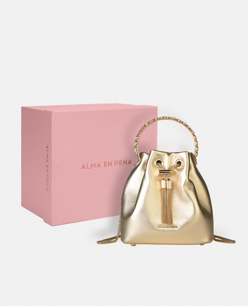 SACO COM PENDENTE E PORMENOR DE PINGENTE