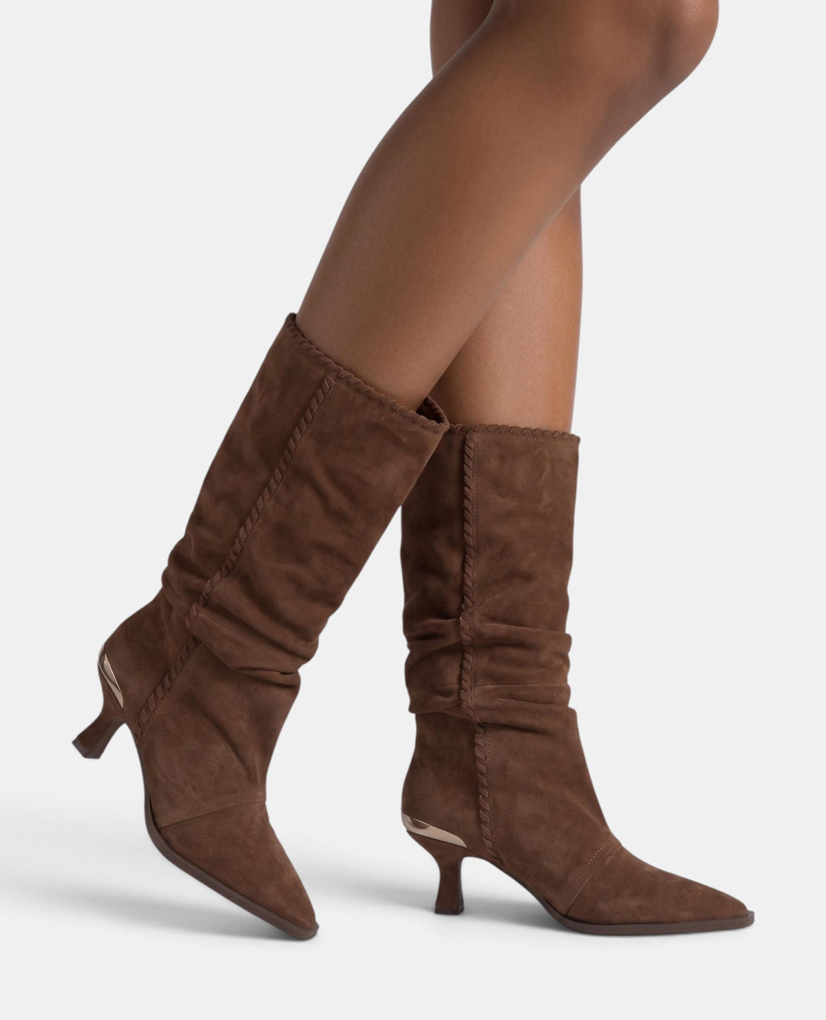BOTA DE PIEL CON EFECTO FRUNCIDO