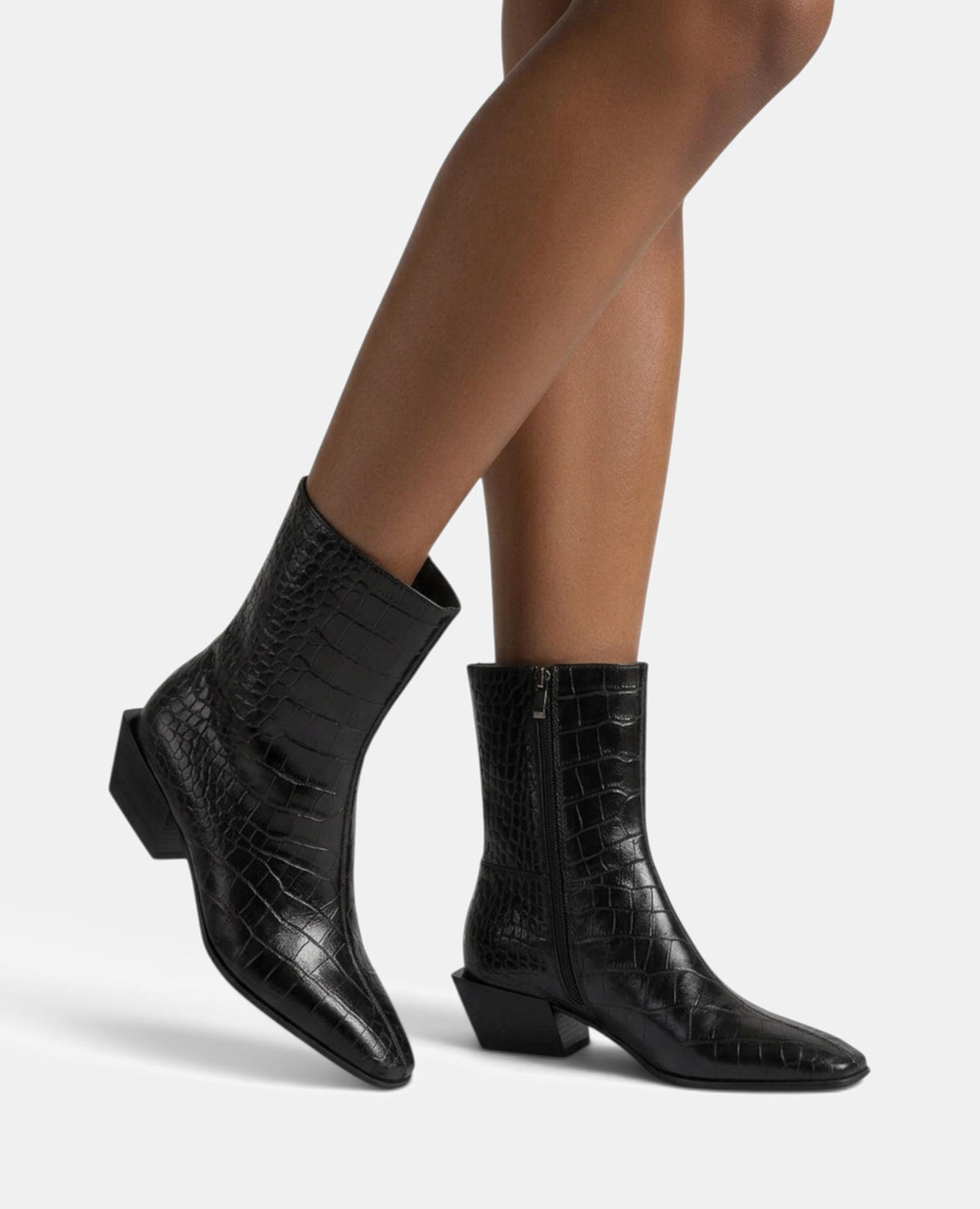 BOTAS DE PELE COM PADRÃO ANIMAL
