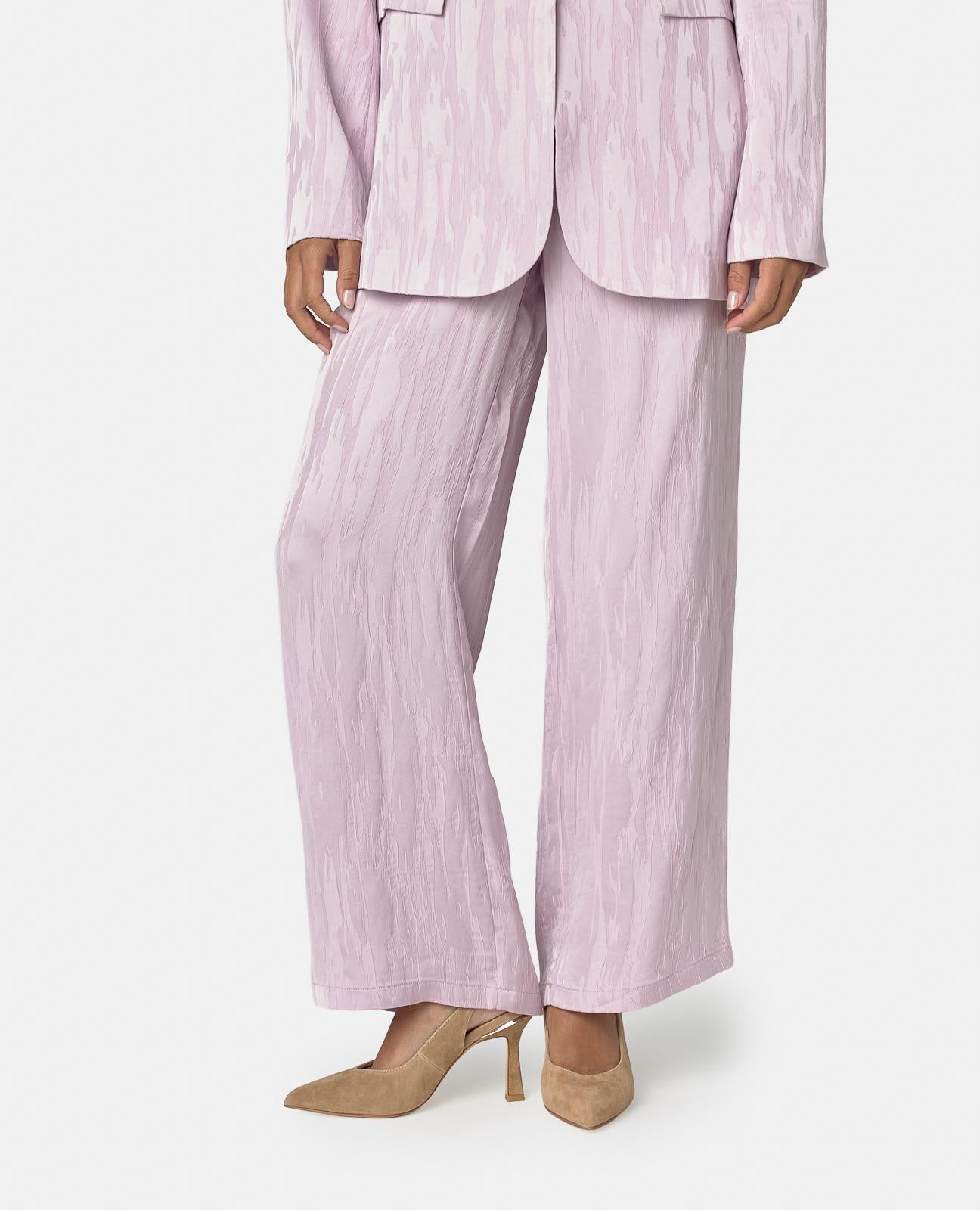 SONDERAUSSTELLUNG FÜR ABGESCHÄRFTES LEDER