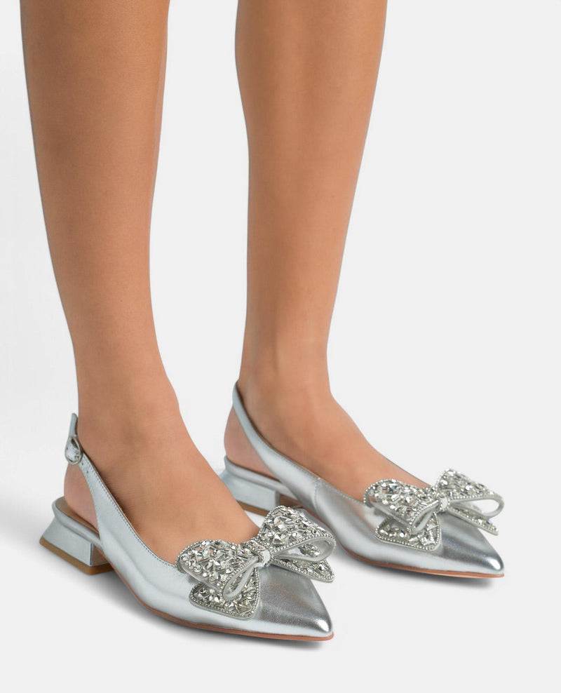 CHAUSSURE PLATE AVEC NOEUD