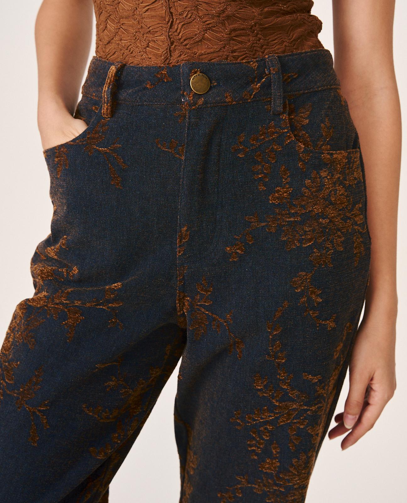 PANTALÓN VAQUERO FLORAL