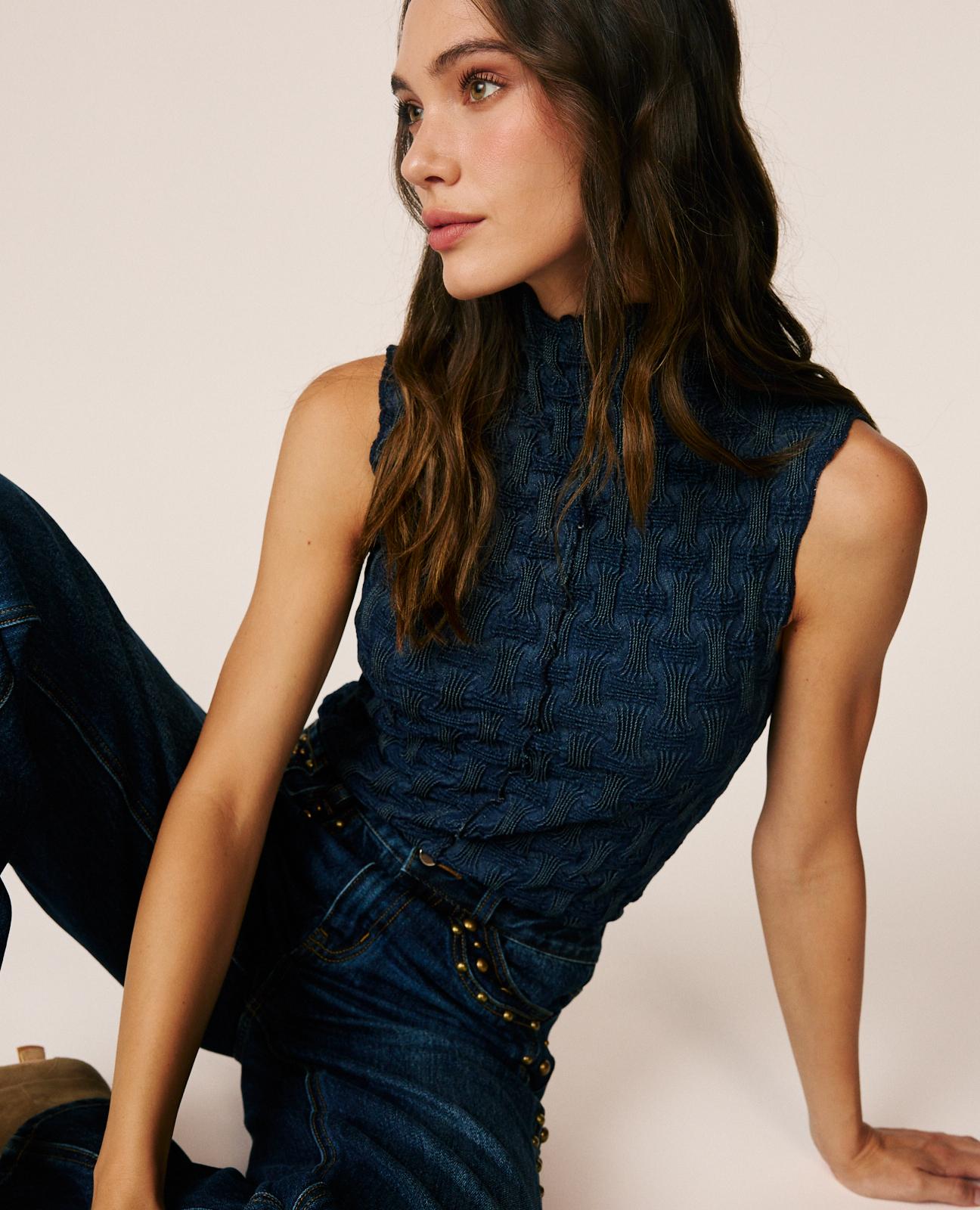 TOP SLEEVELESS