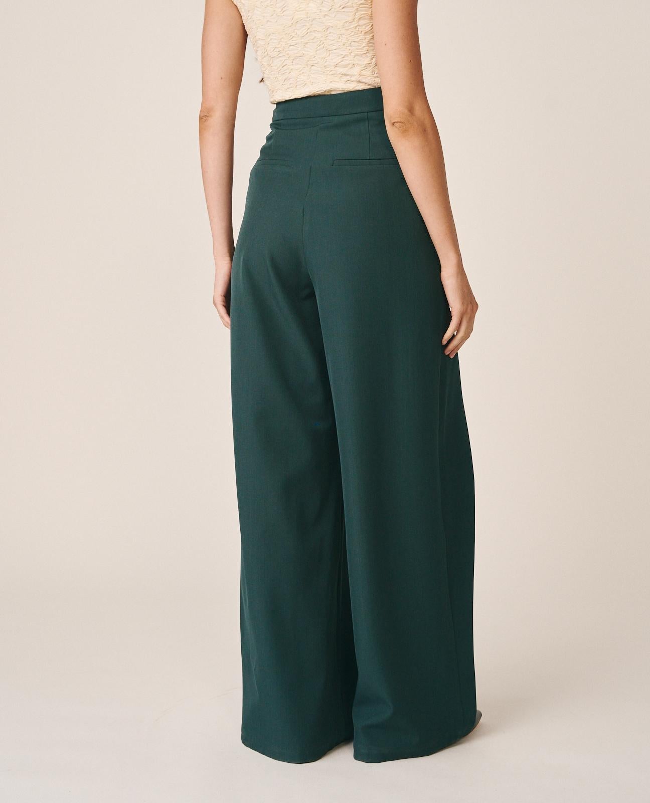 PANTALÓN SARGA CON PINZAS
