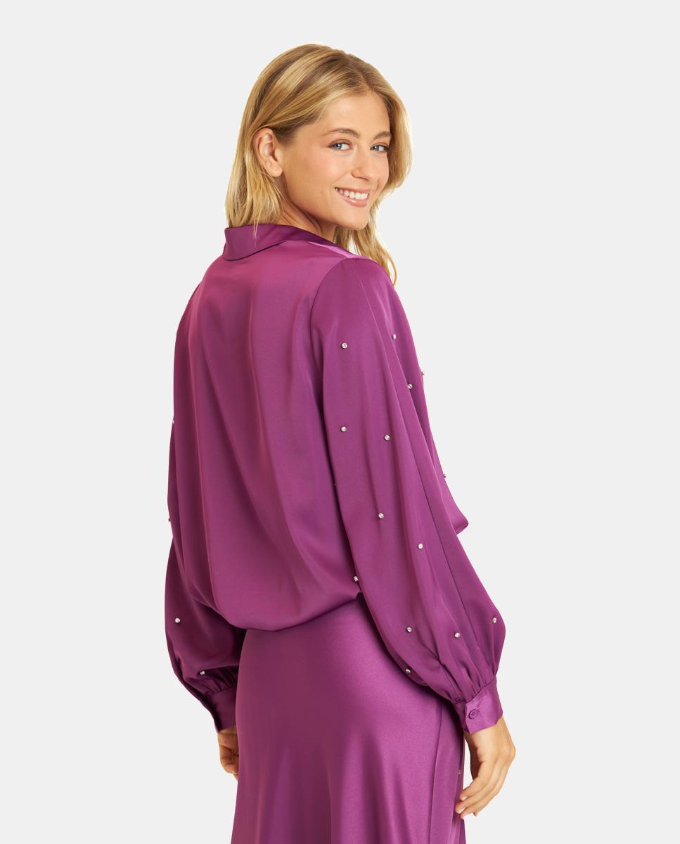 SATINHEMD MIT STRASSSTEINEN