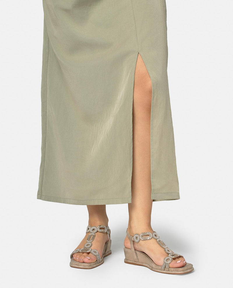 SANDALIA DE PLATAFORMA BAJA CON DETALLE CIRCULAR