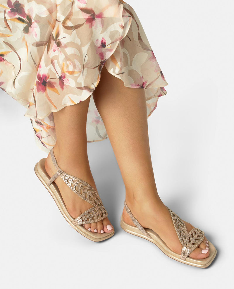 SANDALIA PLANA DETALLE HOJA