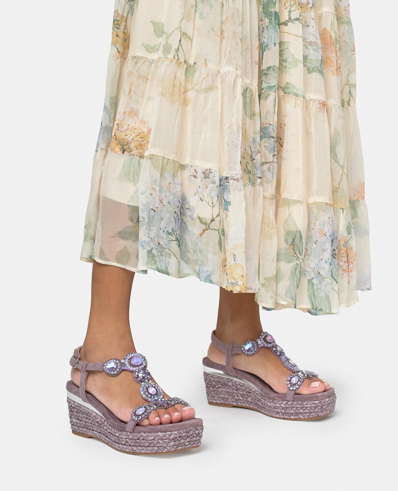 SANDALIA CON PEDRERIA CIRCULAR