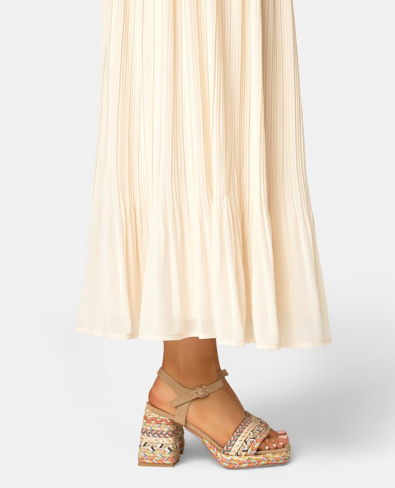 SANDALIA TACON ANCHO DETALLE COLOR