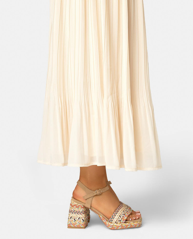 SANDALIA TACON ANCHO DETALLE COLOR