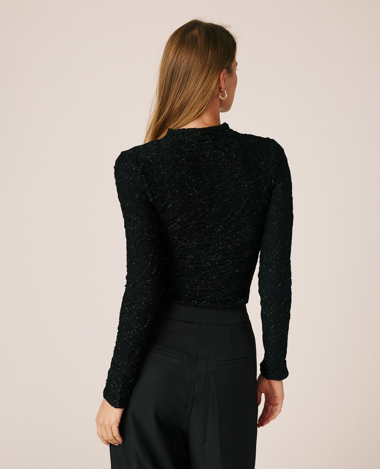 TOP TEXTURIZADO CUELLO PERKINS