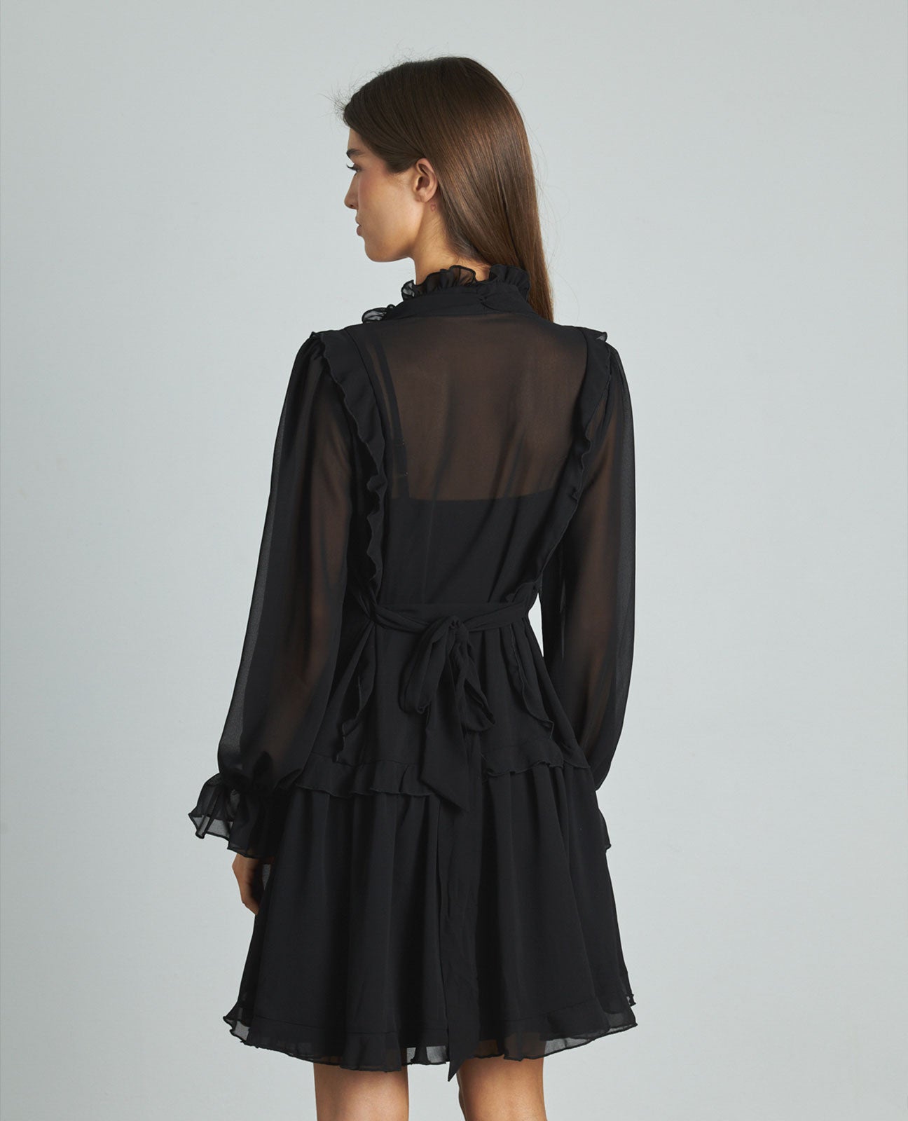 VESTIDO CURTO COM FOLHOS