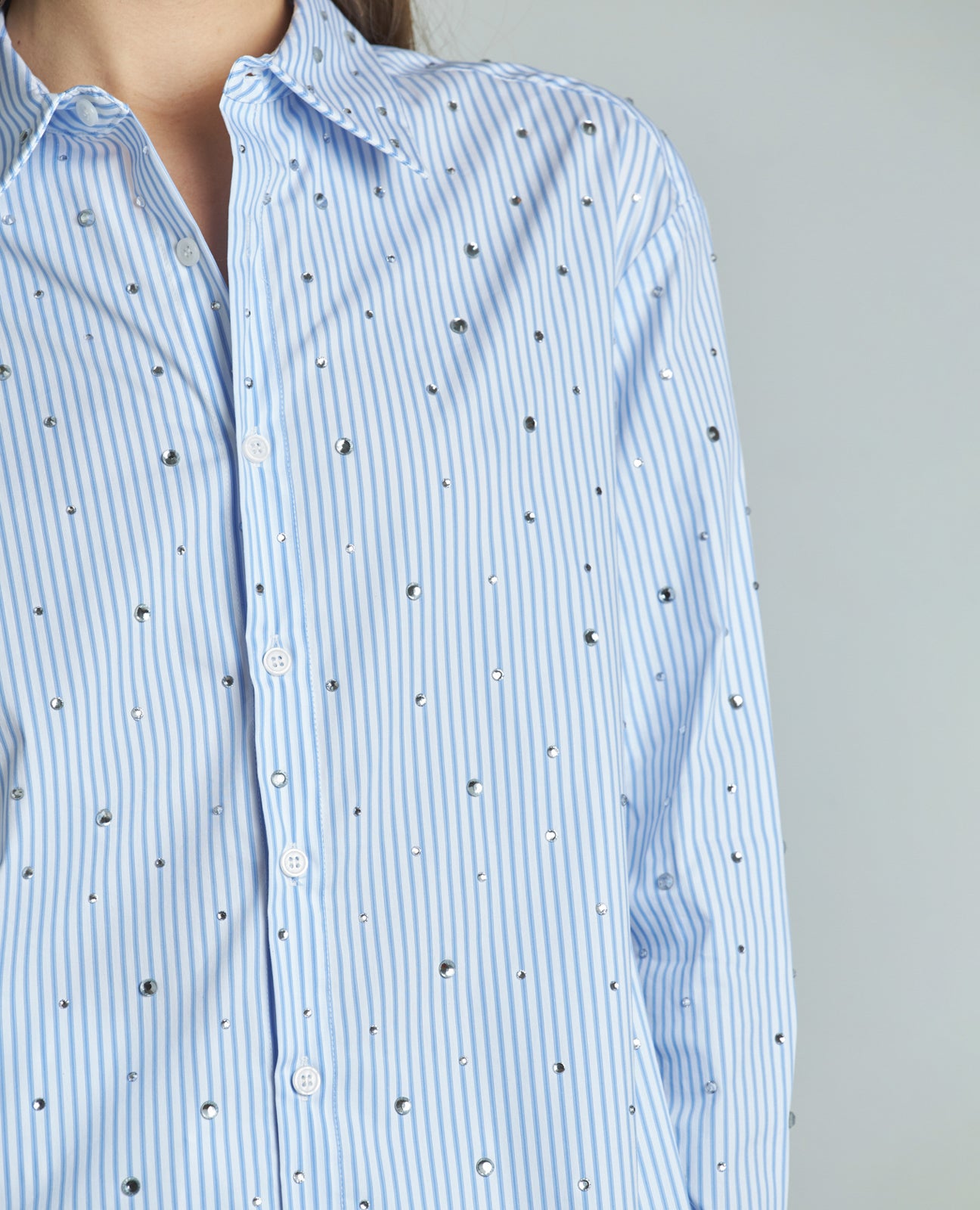 CAMISA DE RAYAS CON PEDRERÍA