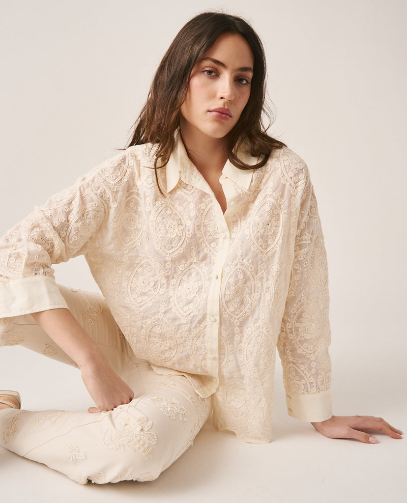 CAMISA DETALLES BORDADOS
