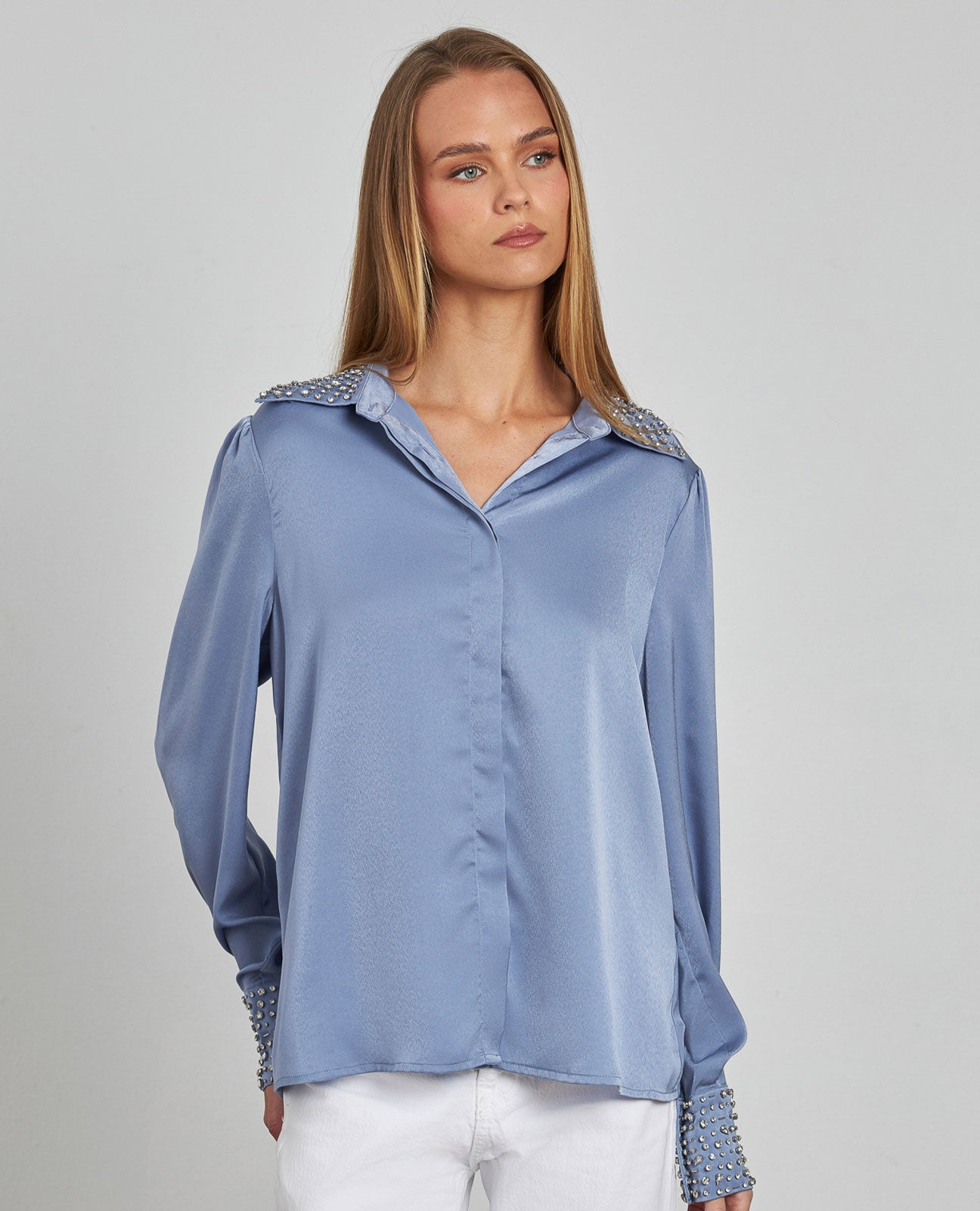 CAMISA EFECTO SATINADO PEDRERÍA