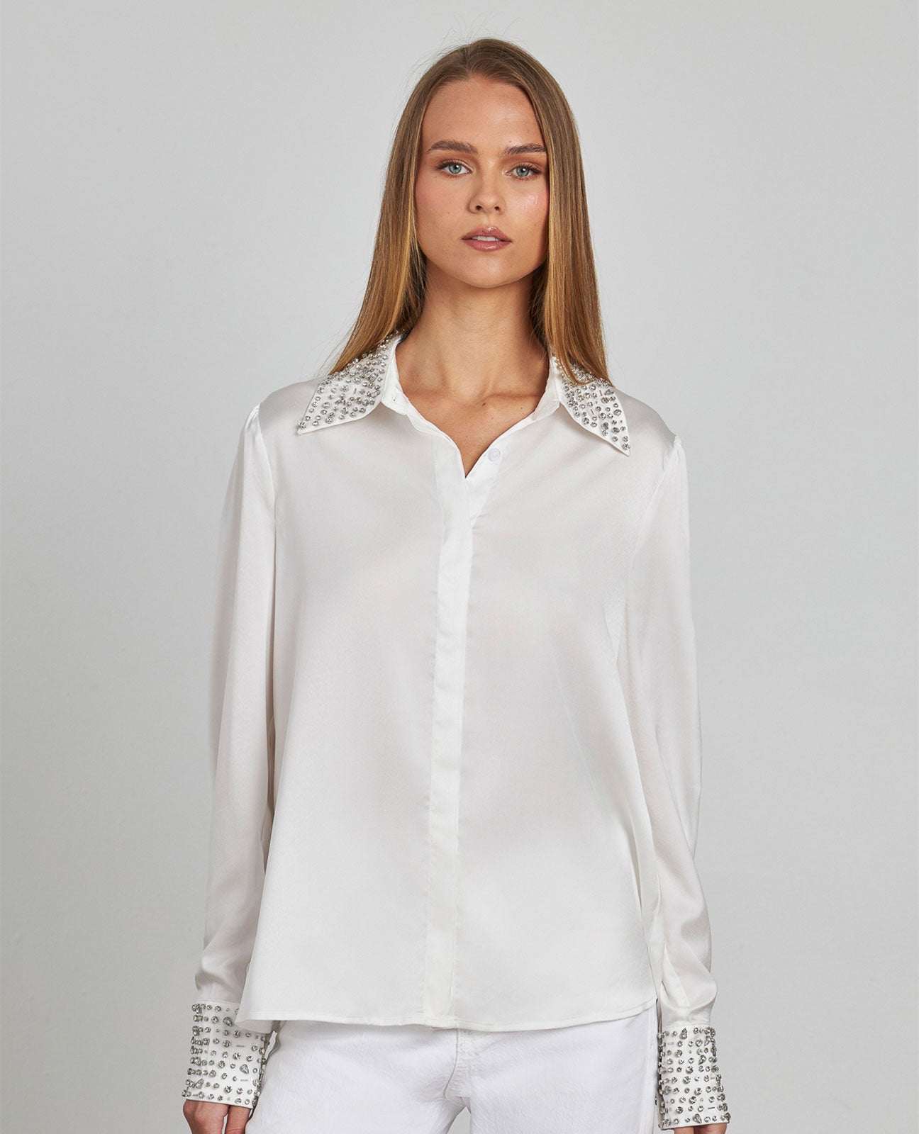 CAMISA EFECTO SATINADO PEDRERÍA