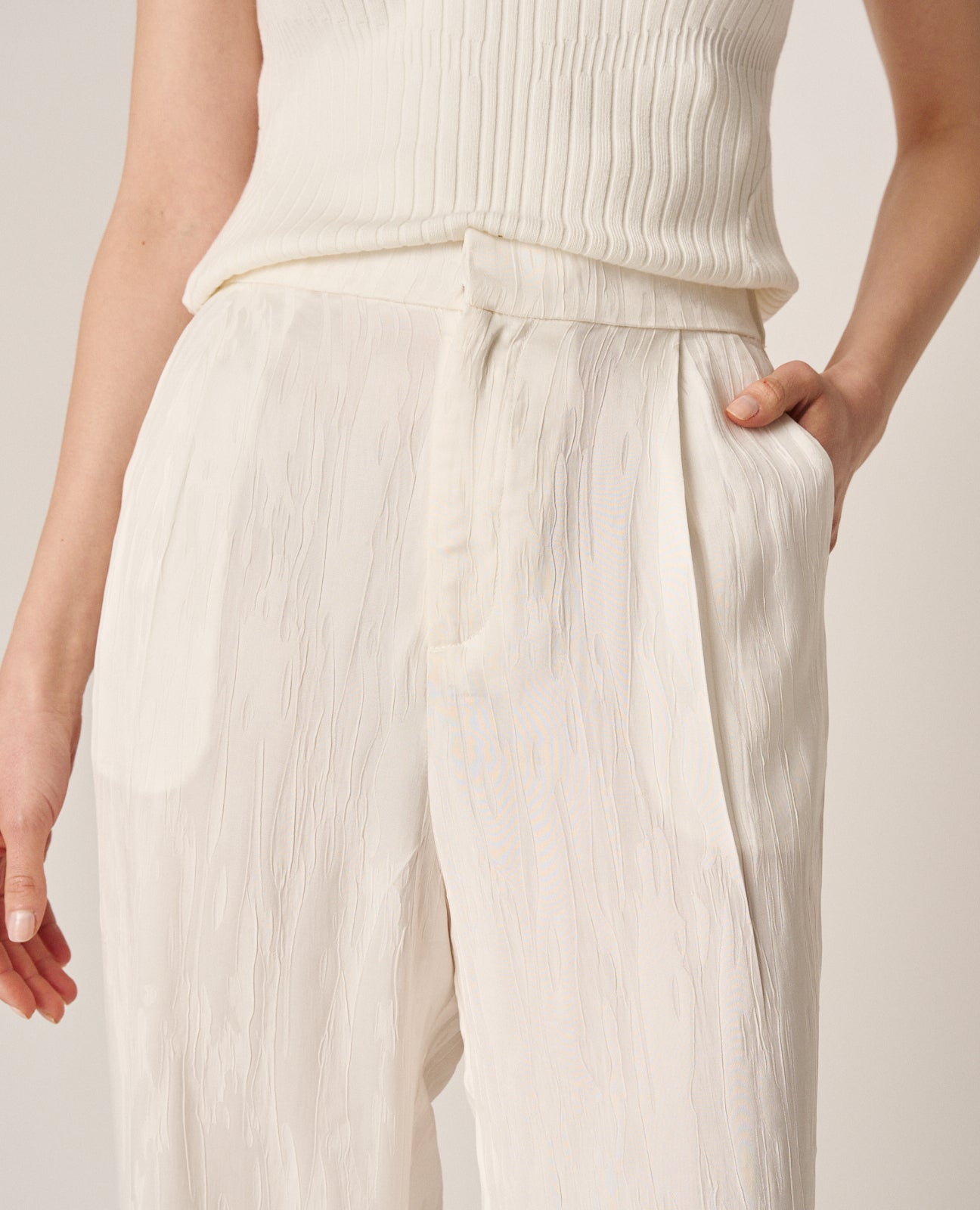 PANTALÓN TIRO ALTO TEXTURA