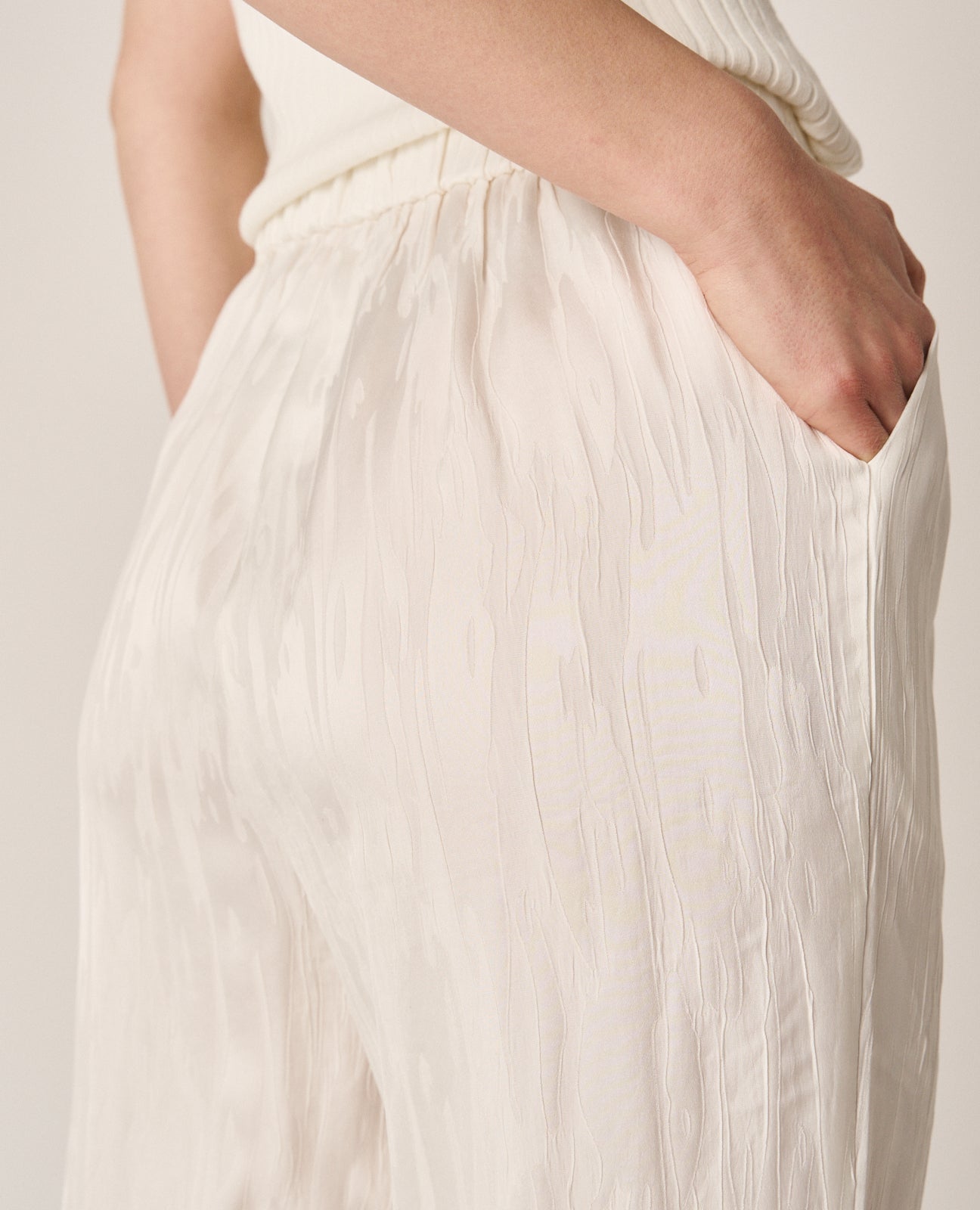 PANTALÓN TIRO ALTO TEXTURA