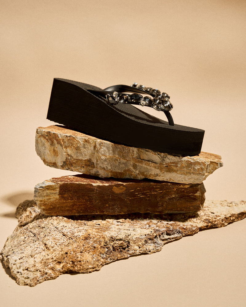 CHINELOS DE DEDO COM JÓIAS