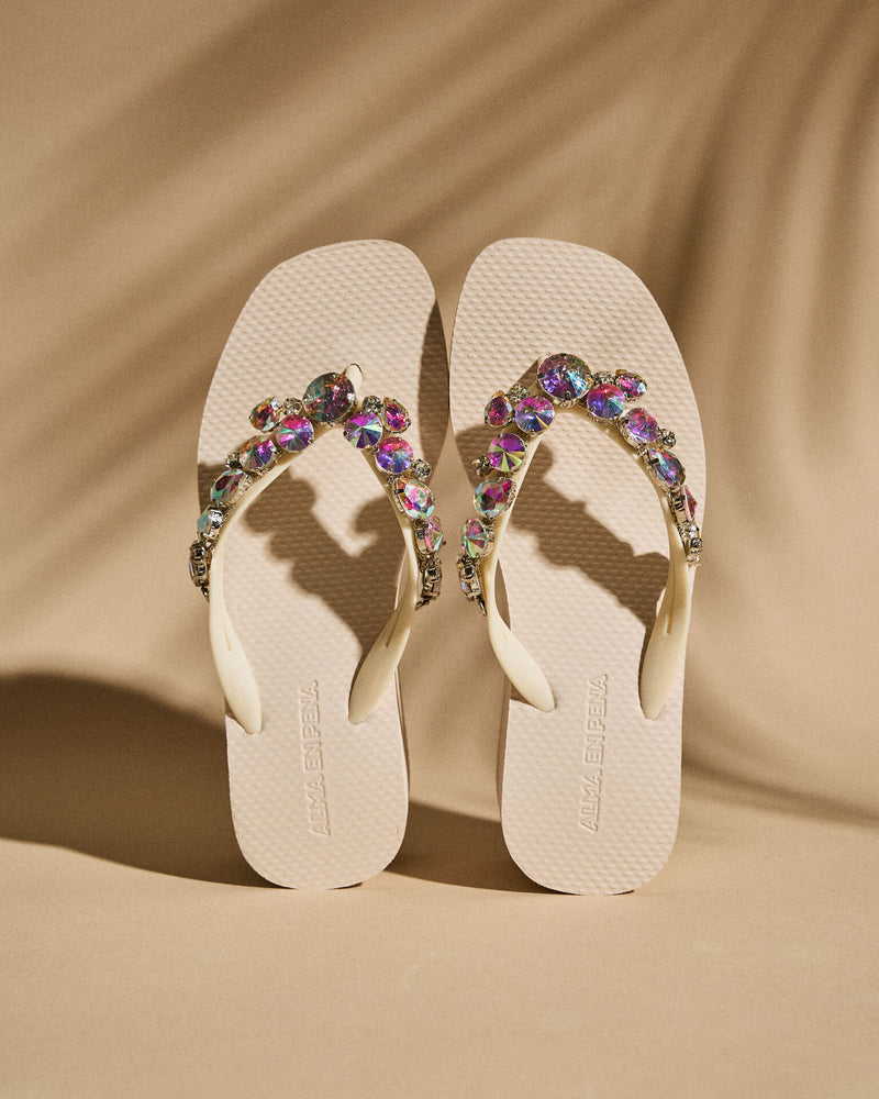 CHINELOS DE DEDO COM JÓIAS