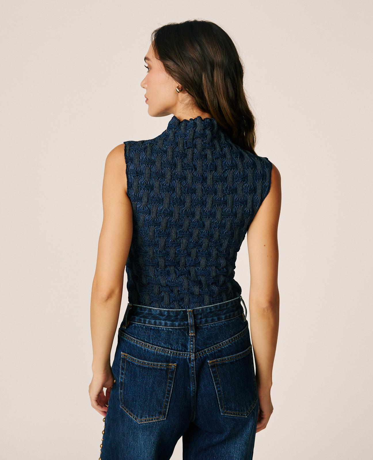 TOP SLEEVELESS