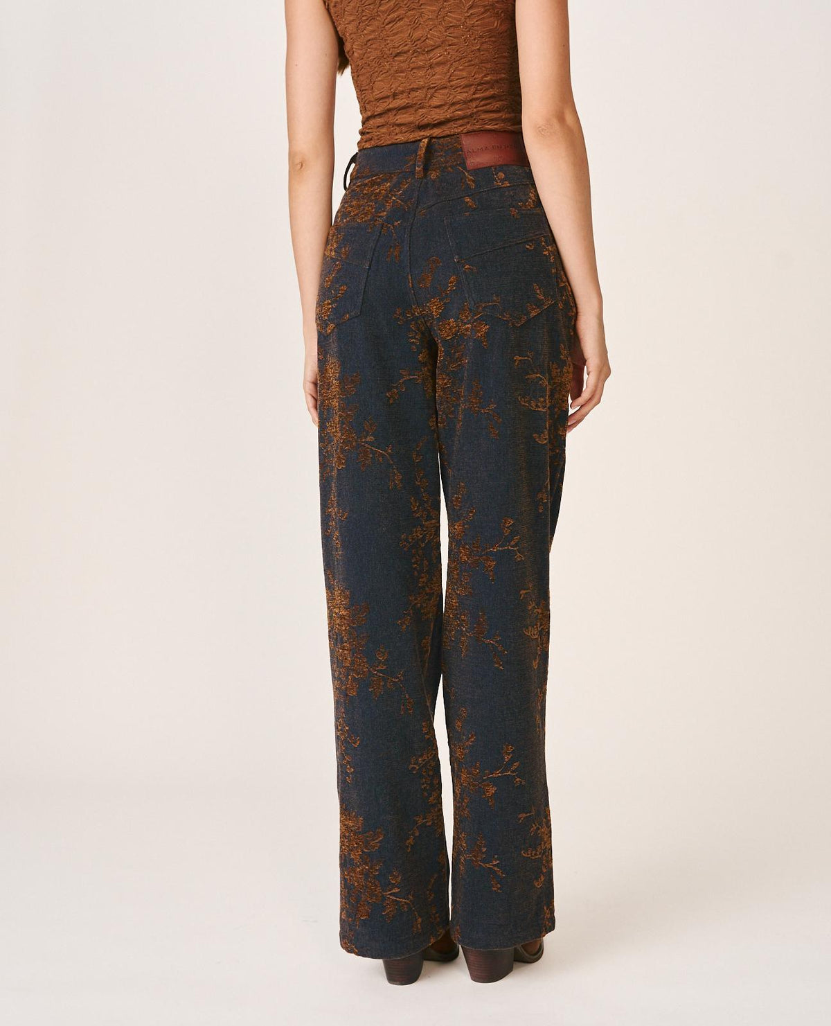 PANTALÓN VAQUERO FLORAL