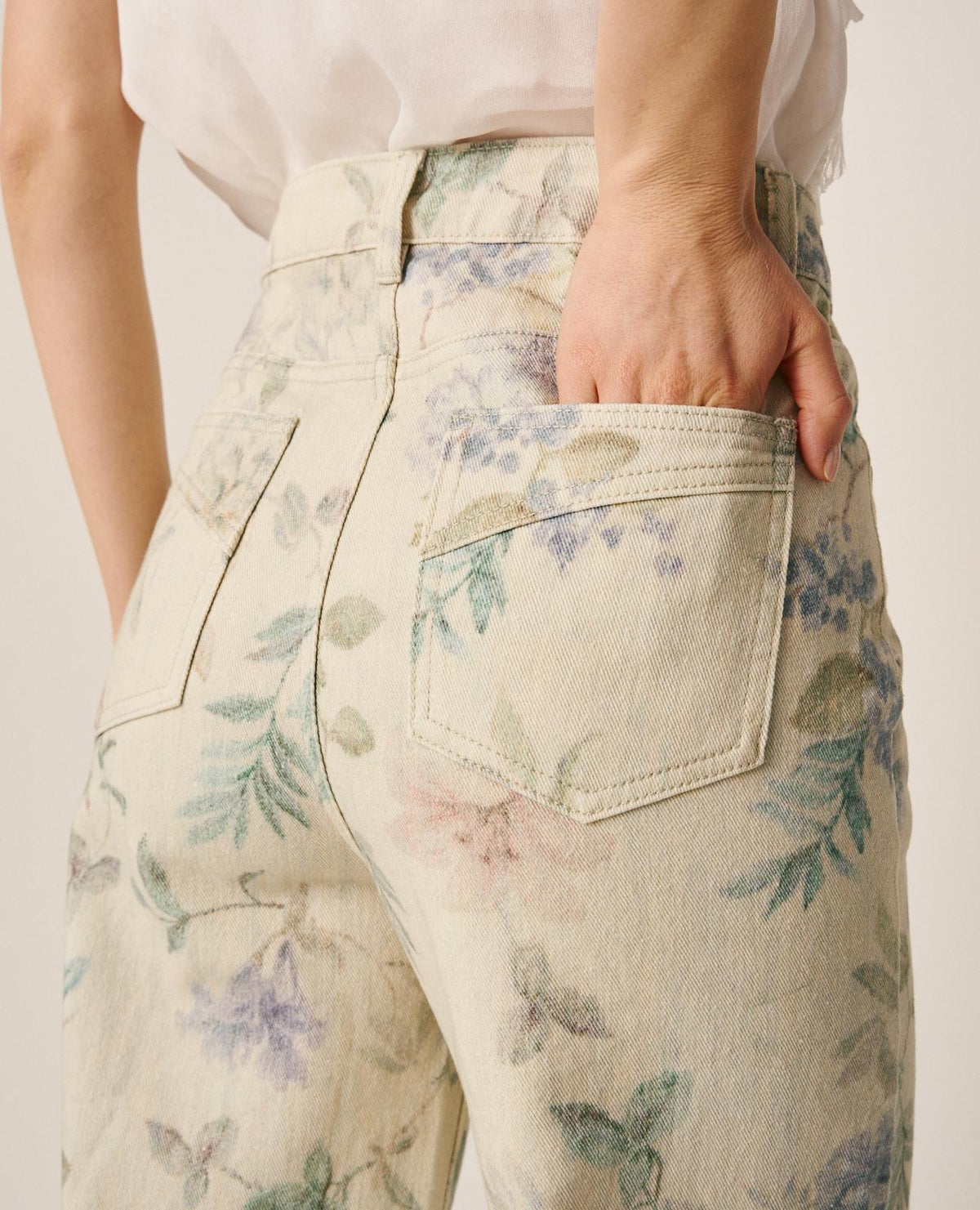 PANTALONI CON STAMPA FLOREALE