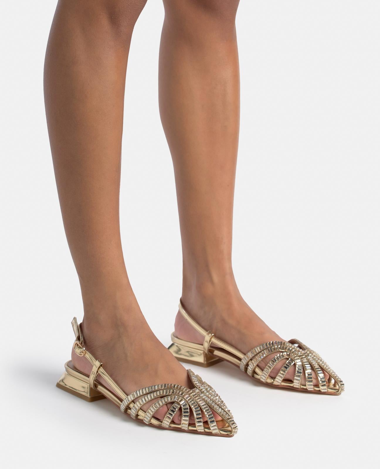 STRASSBESETZTE CLOGS