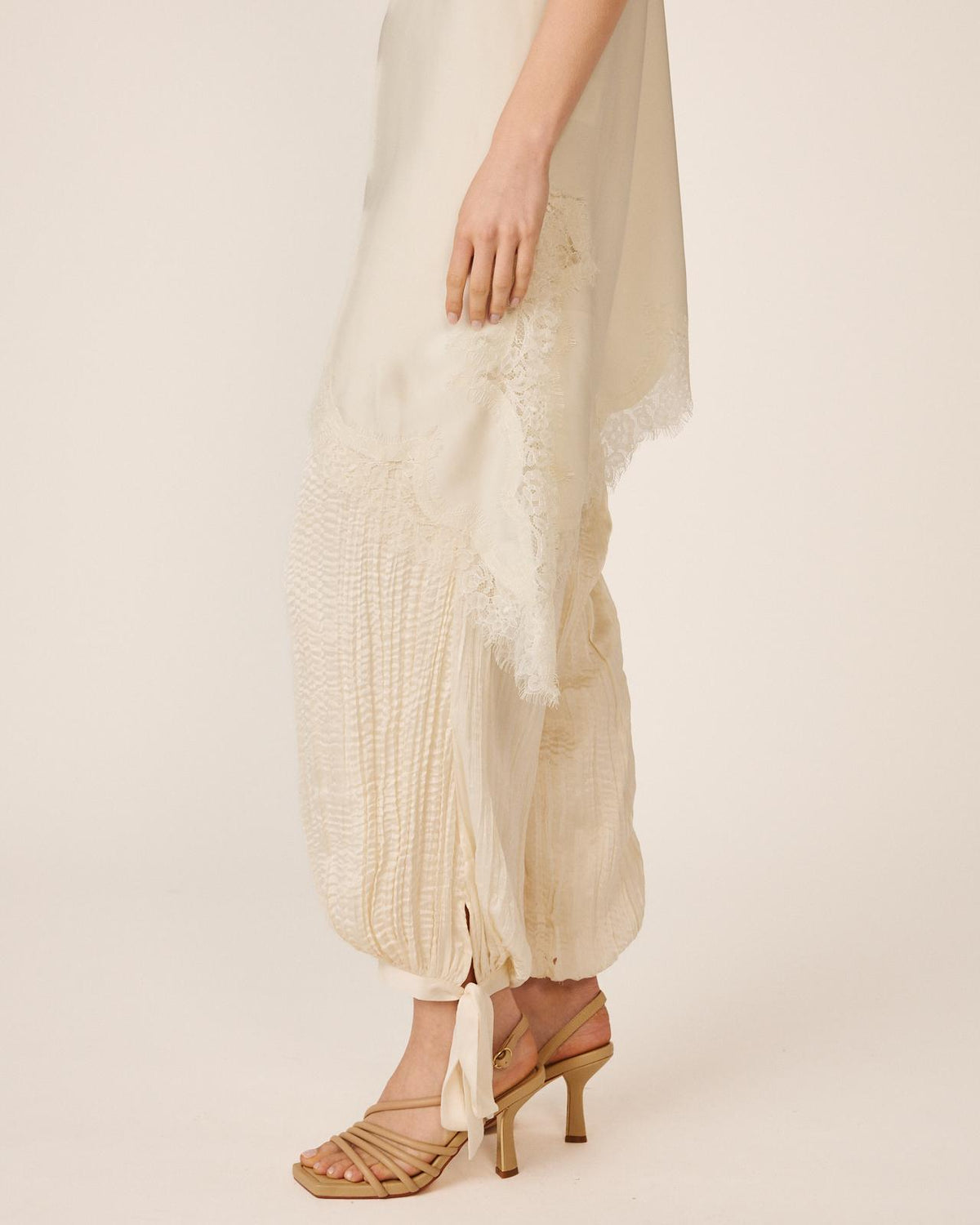 VESTIDO LENCERO
