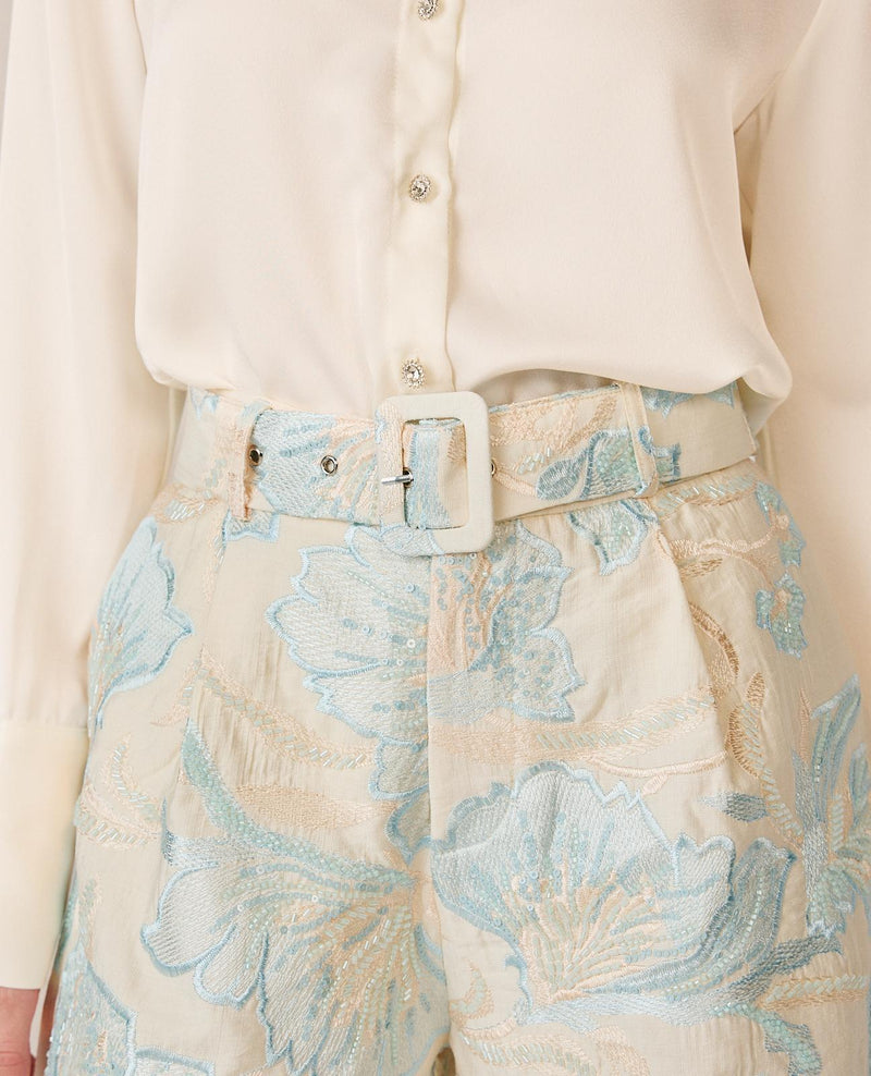 PANTALÓN CORTO BORDADO