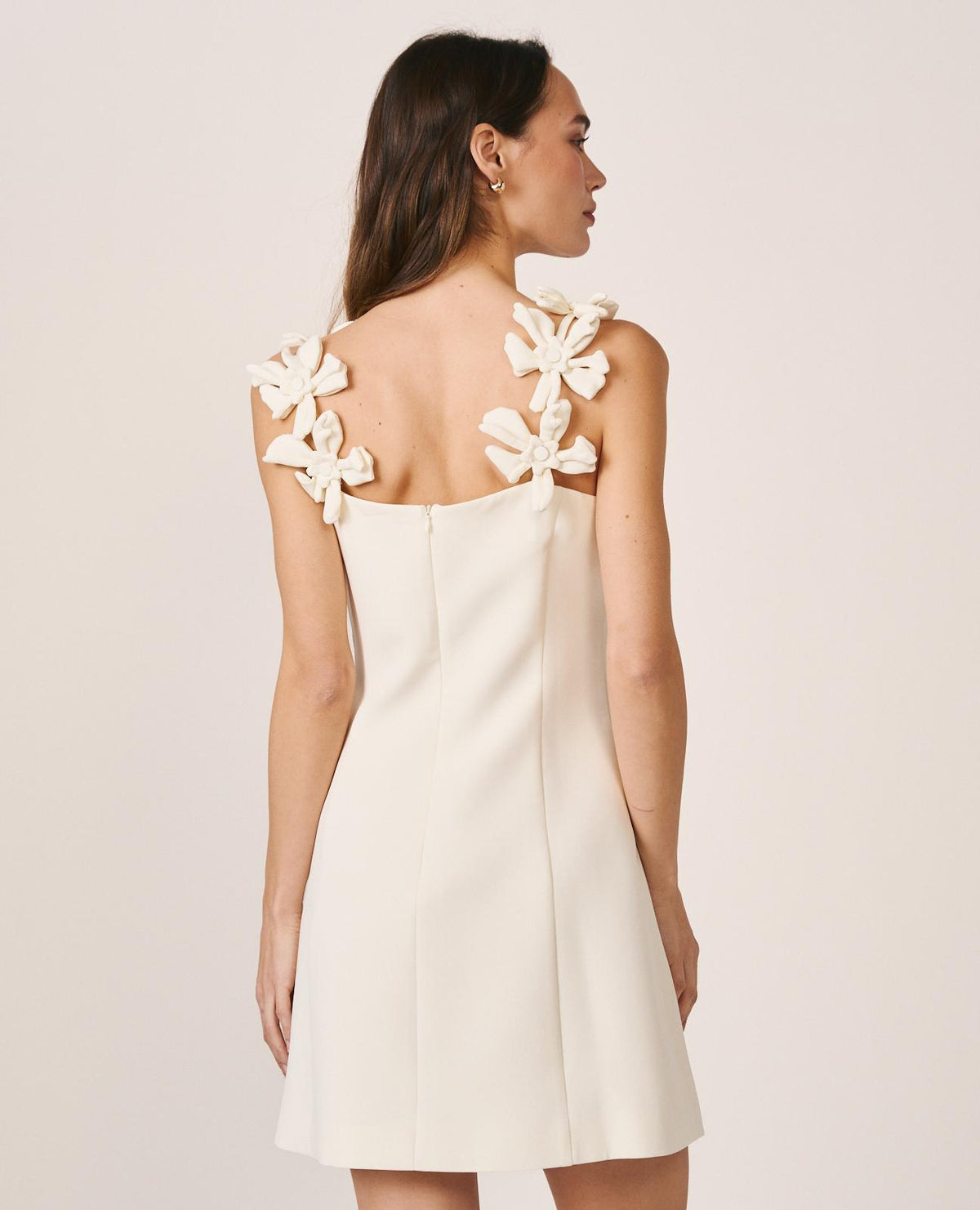 ABITO CON SPALLINE A FIORI
