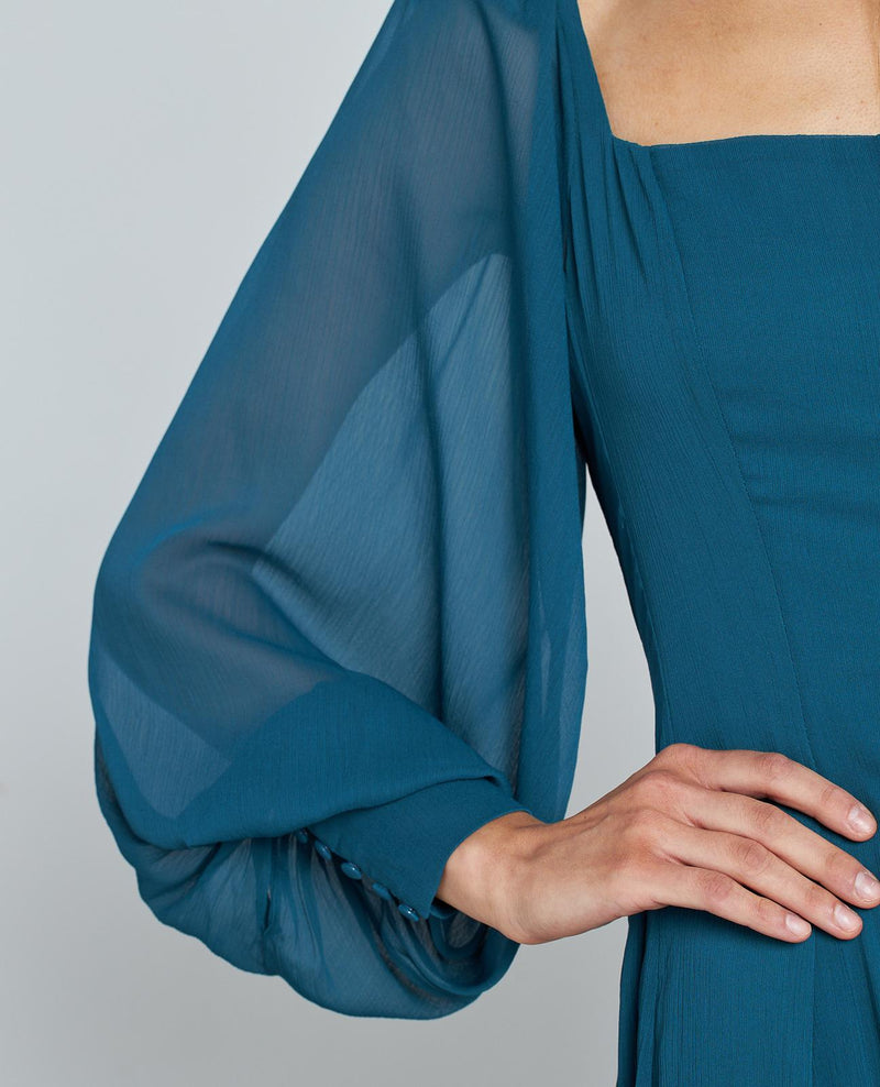 ROBE LONGUE À MANCHES BOUFFANTES