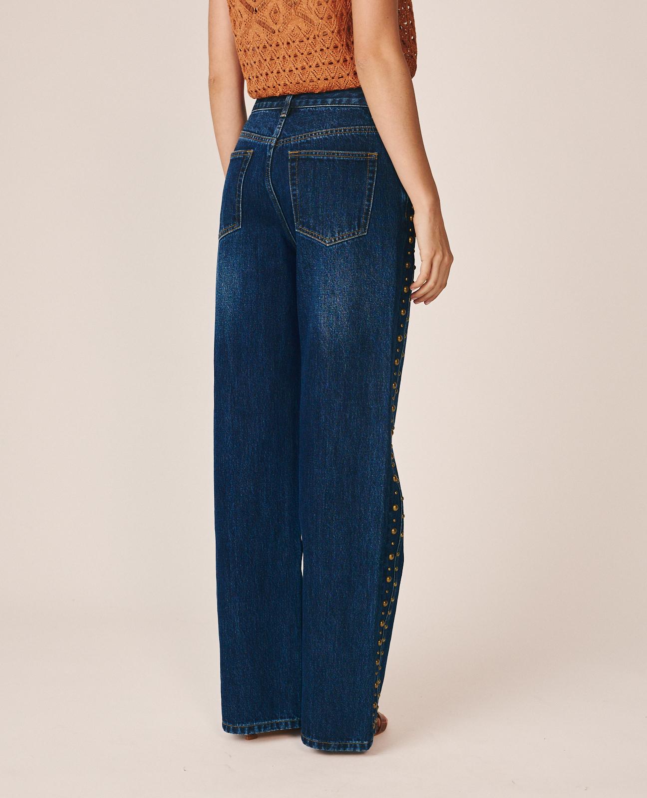 PANTALÓN VAQUERO TACHAS METÁLICAS