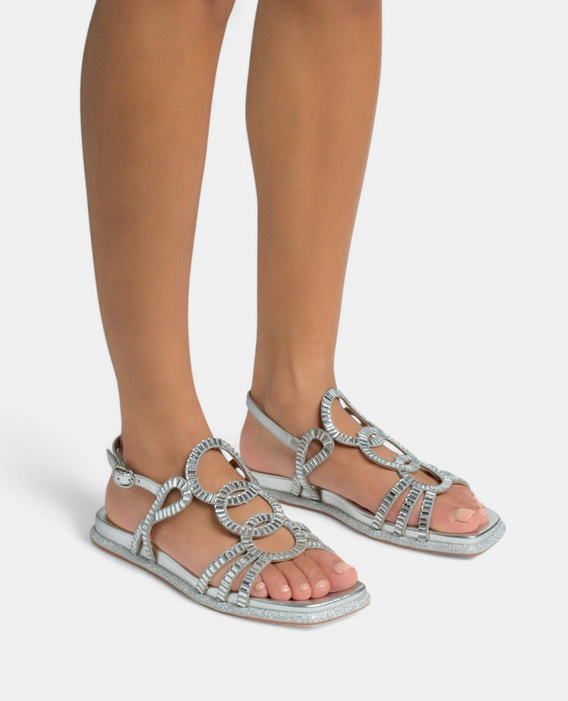 SANDÁLIA RASA COM TIRAS DE CRISTAL