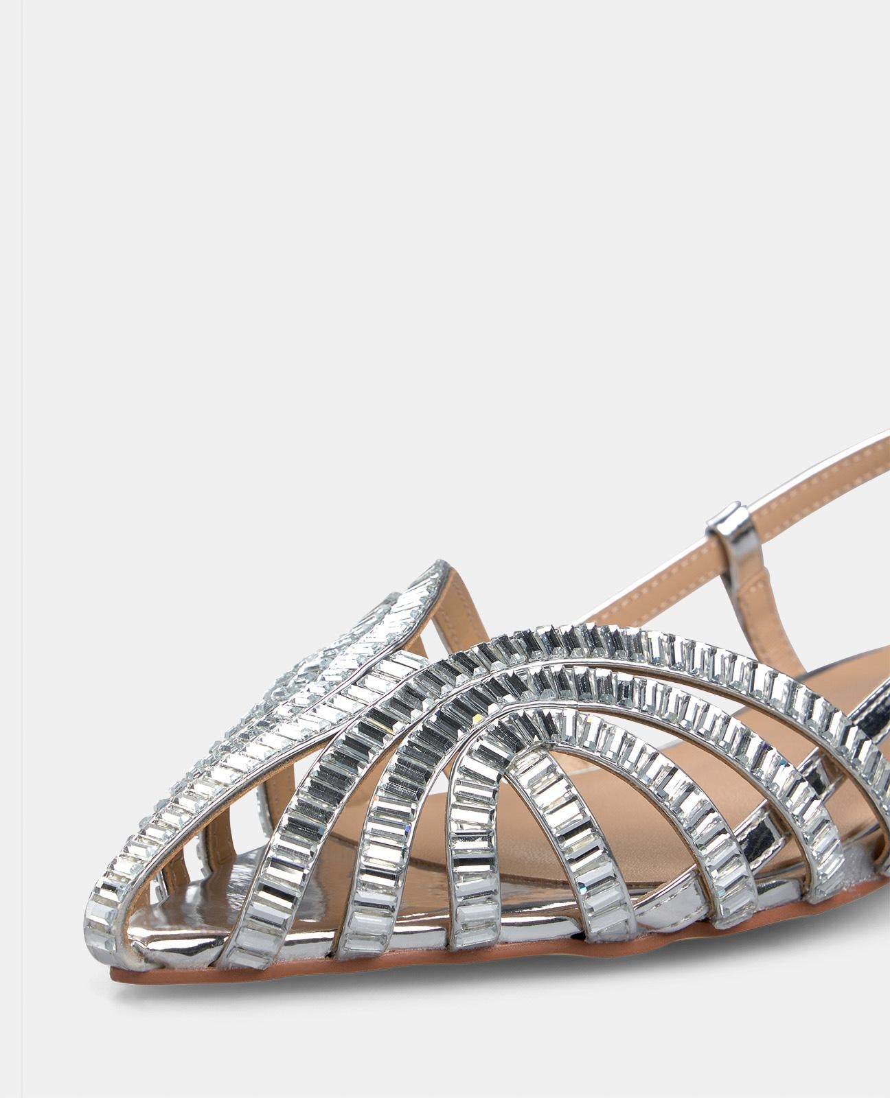 STRASSBESETZTE CLOGS