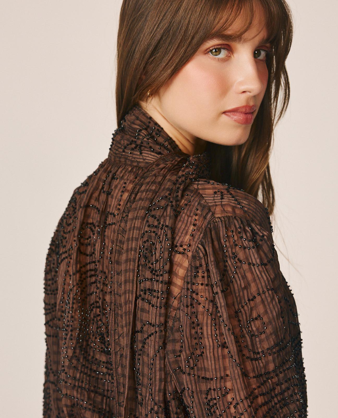 BLUSA ORGANZA CON CUENTAS
