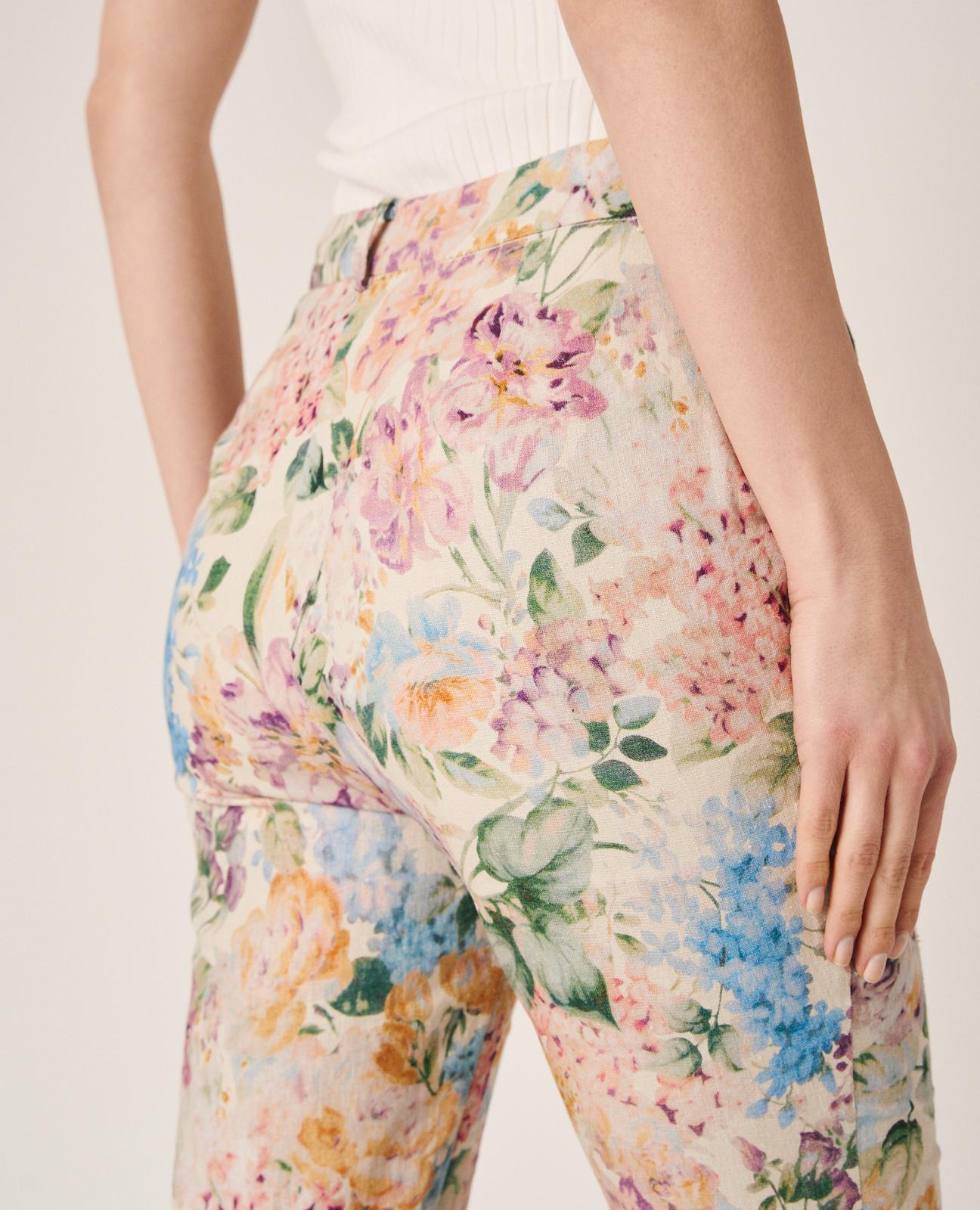 PRINTED PANTS DETAIL