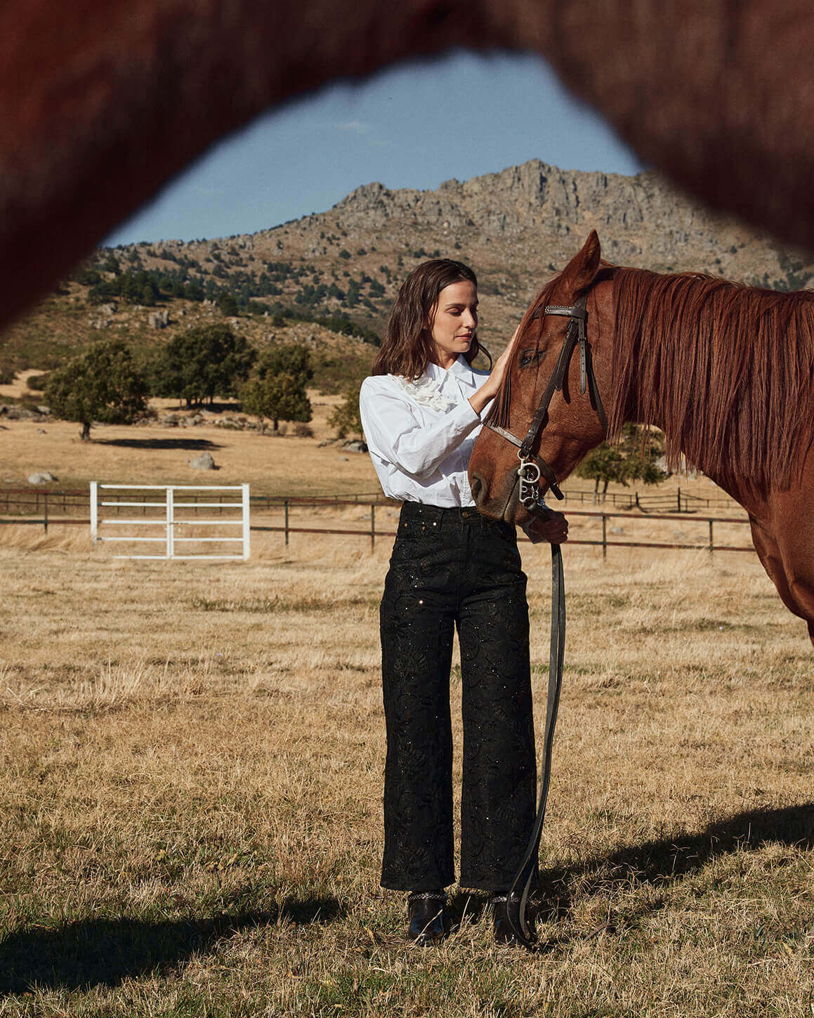 PANTALÓN RECTO DETALLES LENTEJUELAS