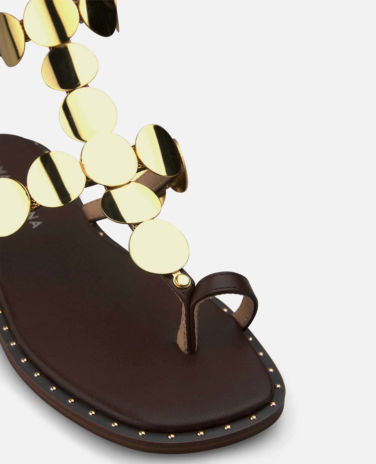 SANDÁLIA PLANA COM DETALHE DE CÍRCULOS