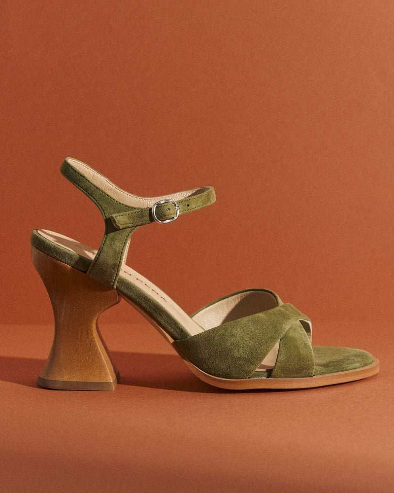 WOODEN HEEL SANDAL