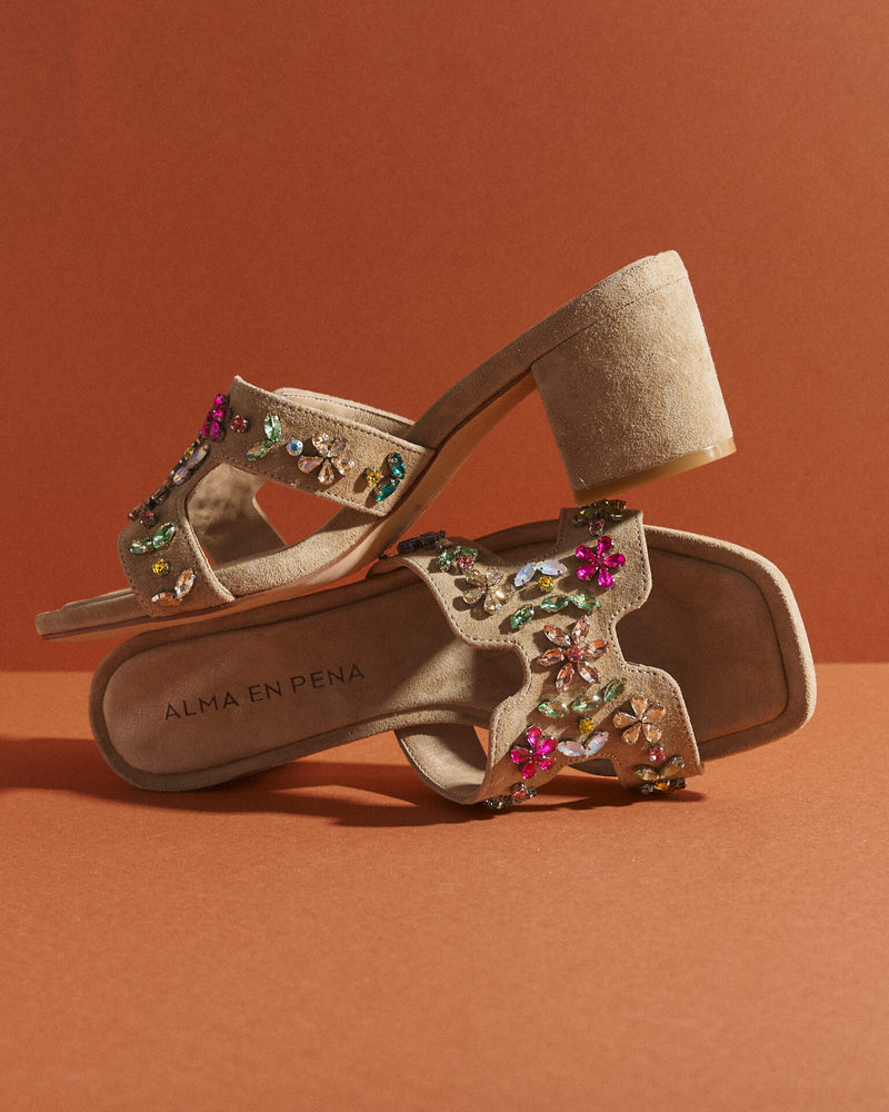 CROSS-STRAP SANDAL WITH MULTICOLORED STONES