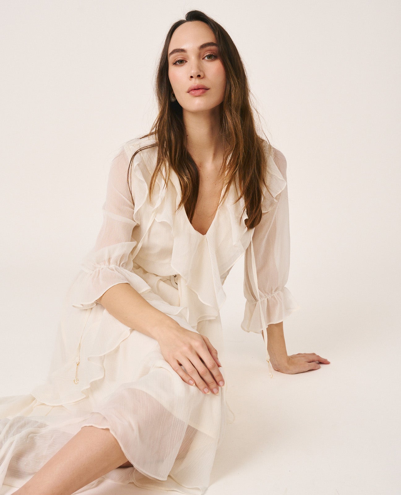 VESTIDO MÉDIO COM BABADOS