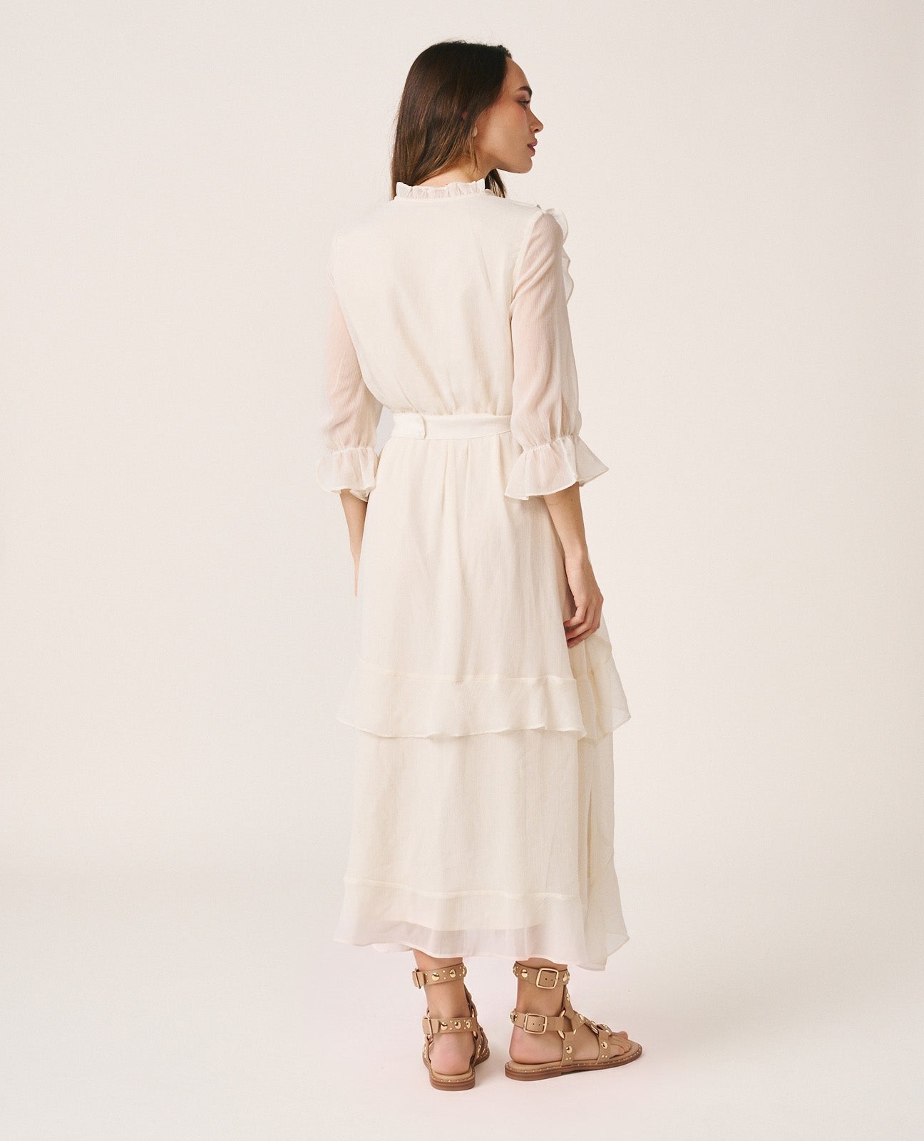VESTIDO MÉDIO COM BABADOS