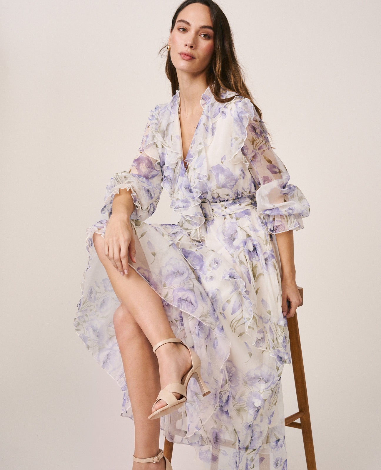 VESTIDO MÉDIO COM BABADOS