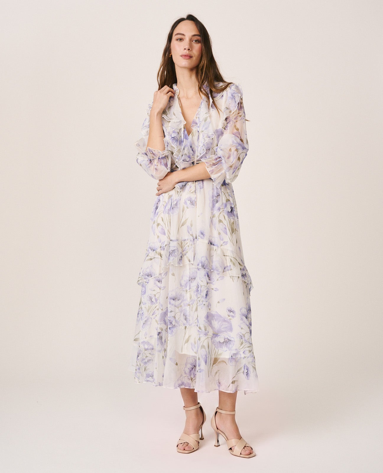 VESTIDO MÉDIO COM BABADOS