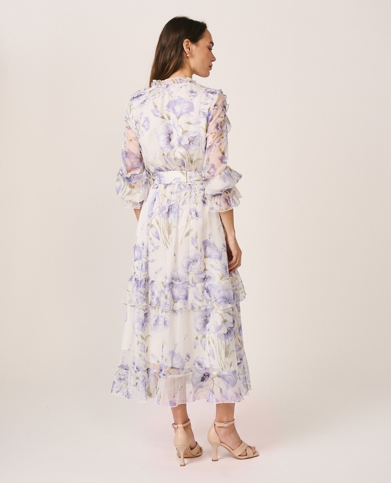 VESTIDO MÉDIO COM BABADOS