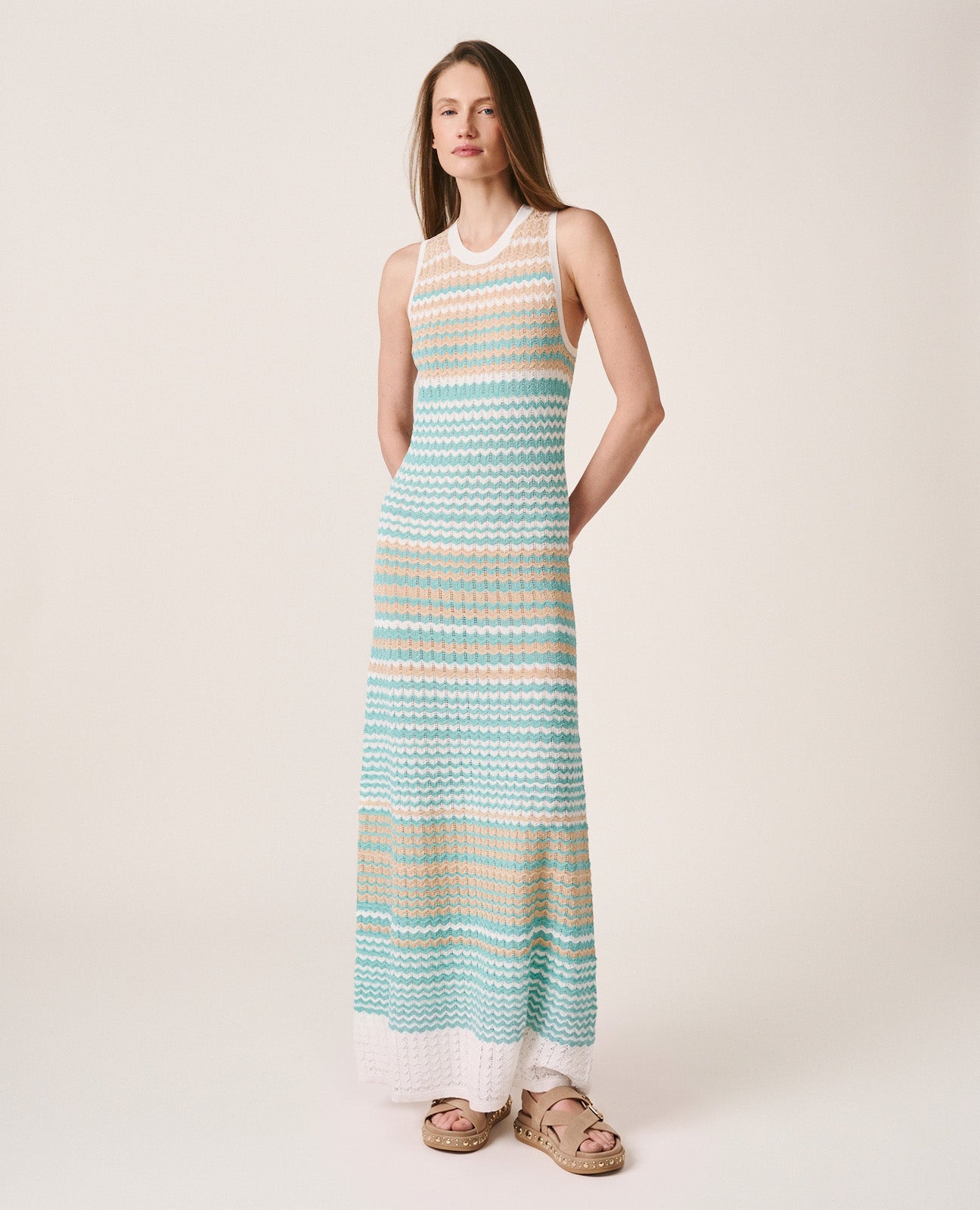 SLEEVELESS KNIT DRESS