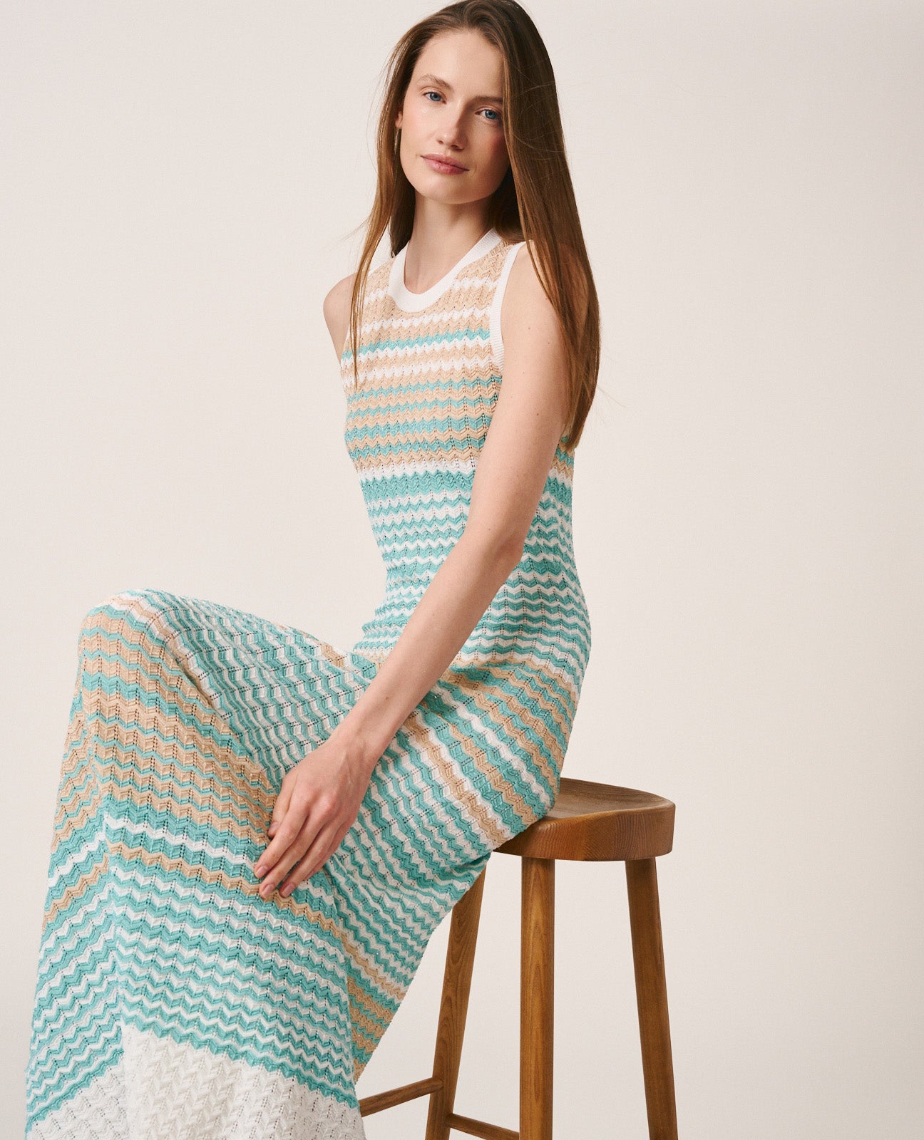 SLEEVELESS KNIT DRESS