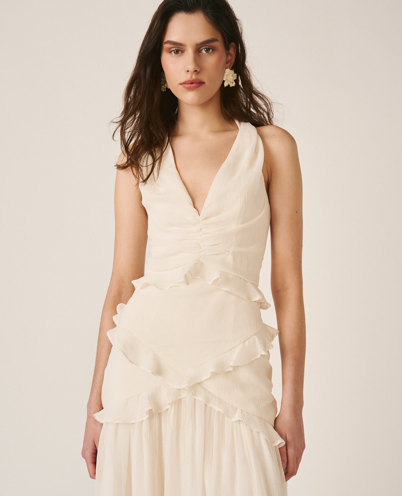 VESTIDO COM CRUZAMENTO NAS COSTAS