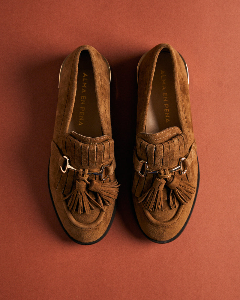 MOCASÍN DE ANTE CON BORLAS